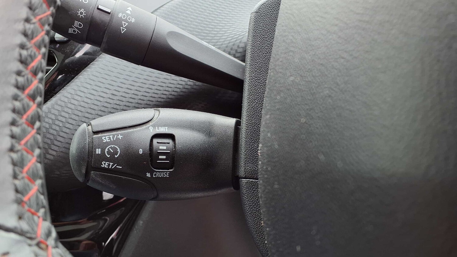 Used Peugeot 2008 2017 for sale - 75841565: Photo 17
