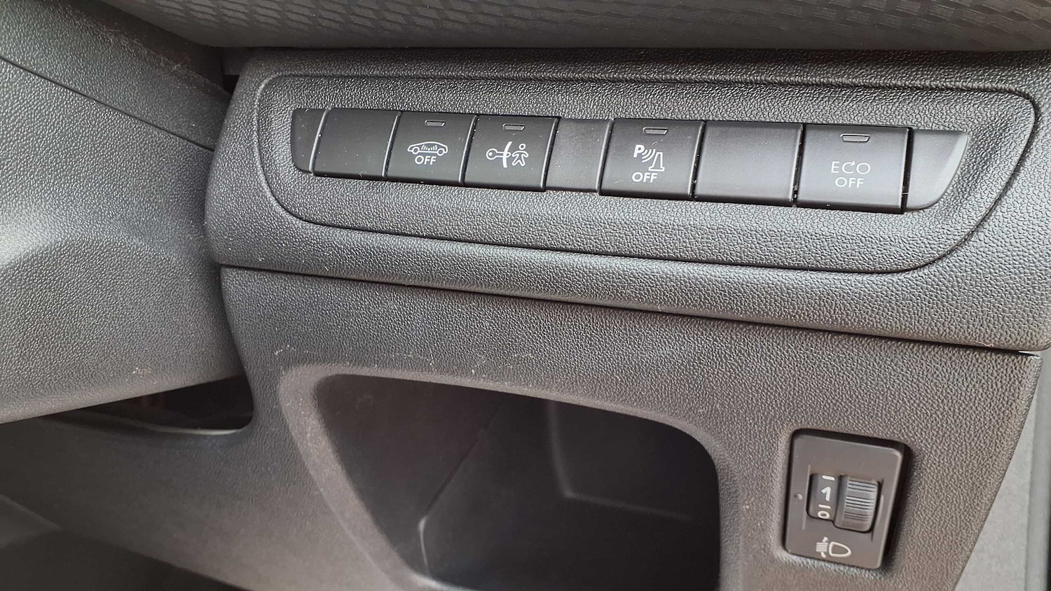 Used Peugeot 2008 2017 for sale - 75841565: Photo 29