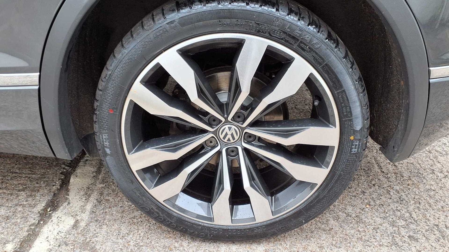 Used Volkswagen Tiguan 2018 for sale - 76316116: Photo 11