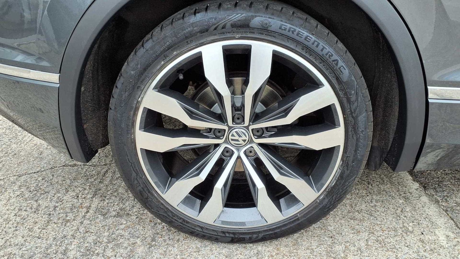 Used Volkswagen Tiguan 2018 for sale - 76316116: Photo 8