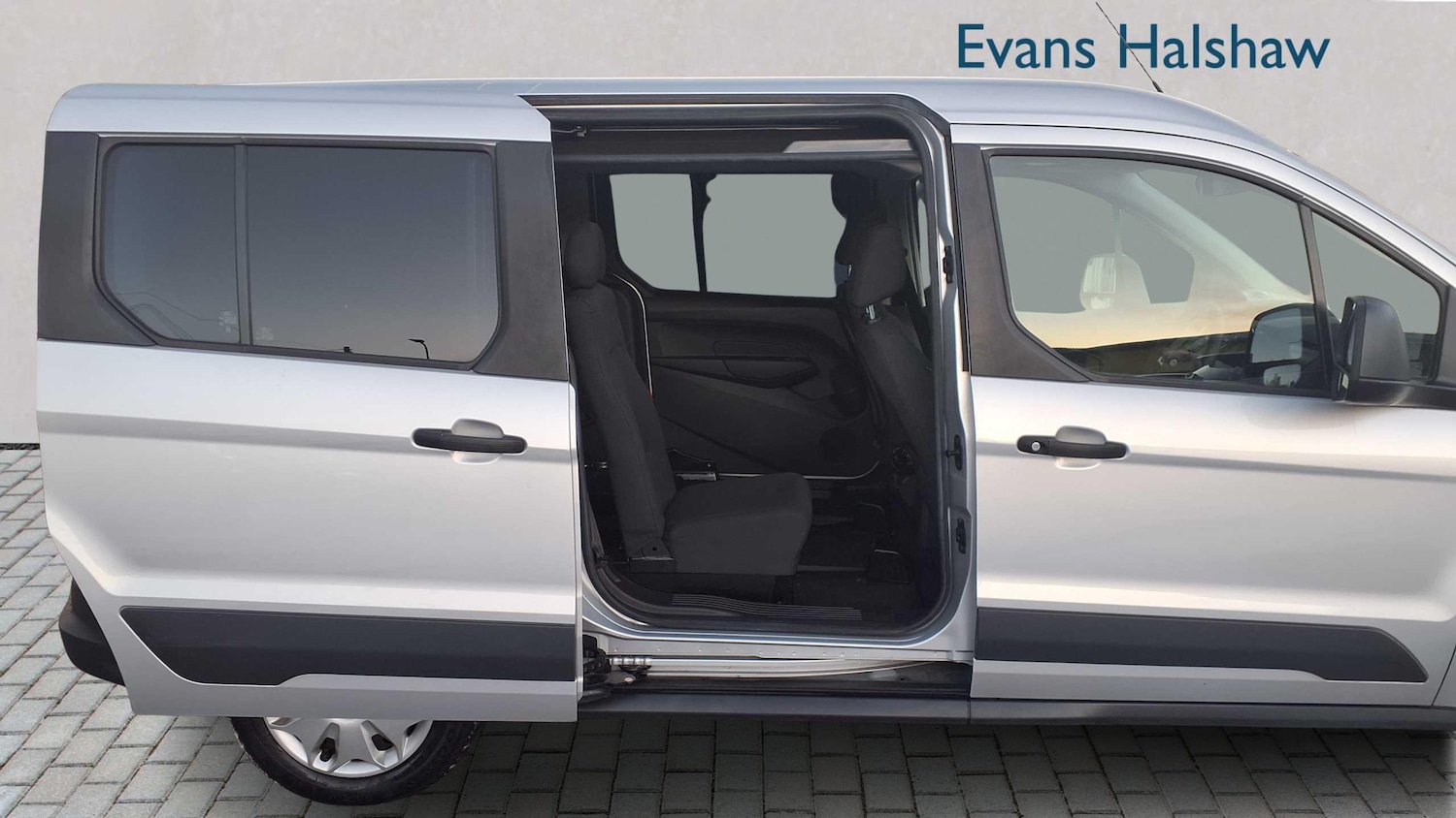 Used Ford Grand Tourneo Connect 2018 for sale - 76929037: Photo 17