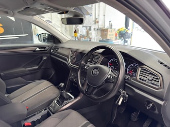 Used Volkswagen T-Roc 2018 for sale - 79107180: Photo