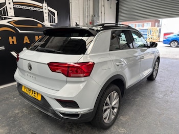 Used Volkswagen T-Roc 2018 for sale - 79107180: Photo