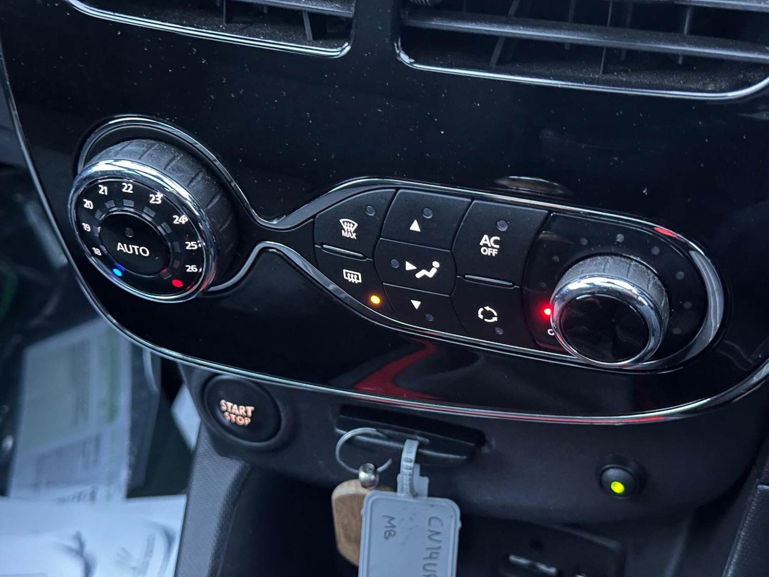 Used Renault Clio 2014 for sale - 76592779: Photo 16