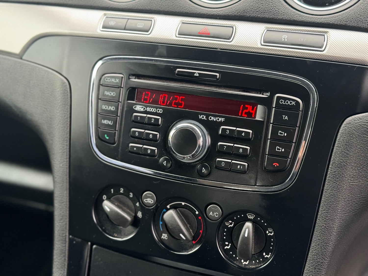 Used Ford Galaxy 2015 for sale - 76572157: Photo 11