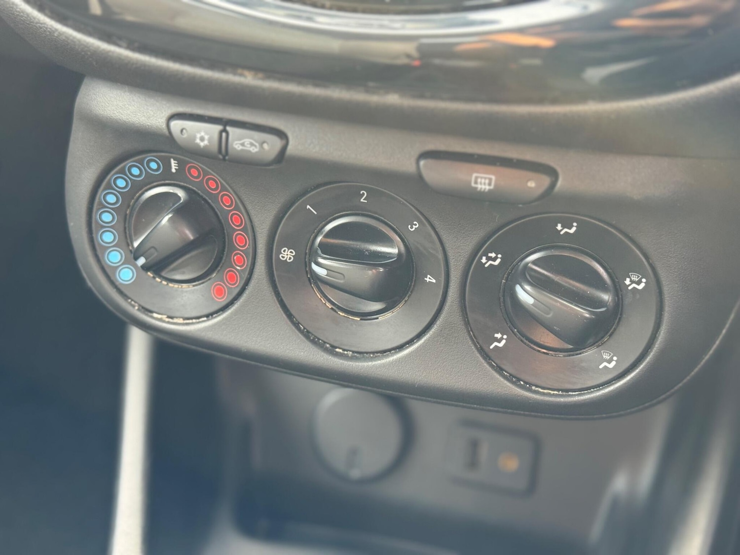 Used Vauxhall Corsa 2015 for sale - 76550258: Photo 12