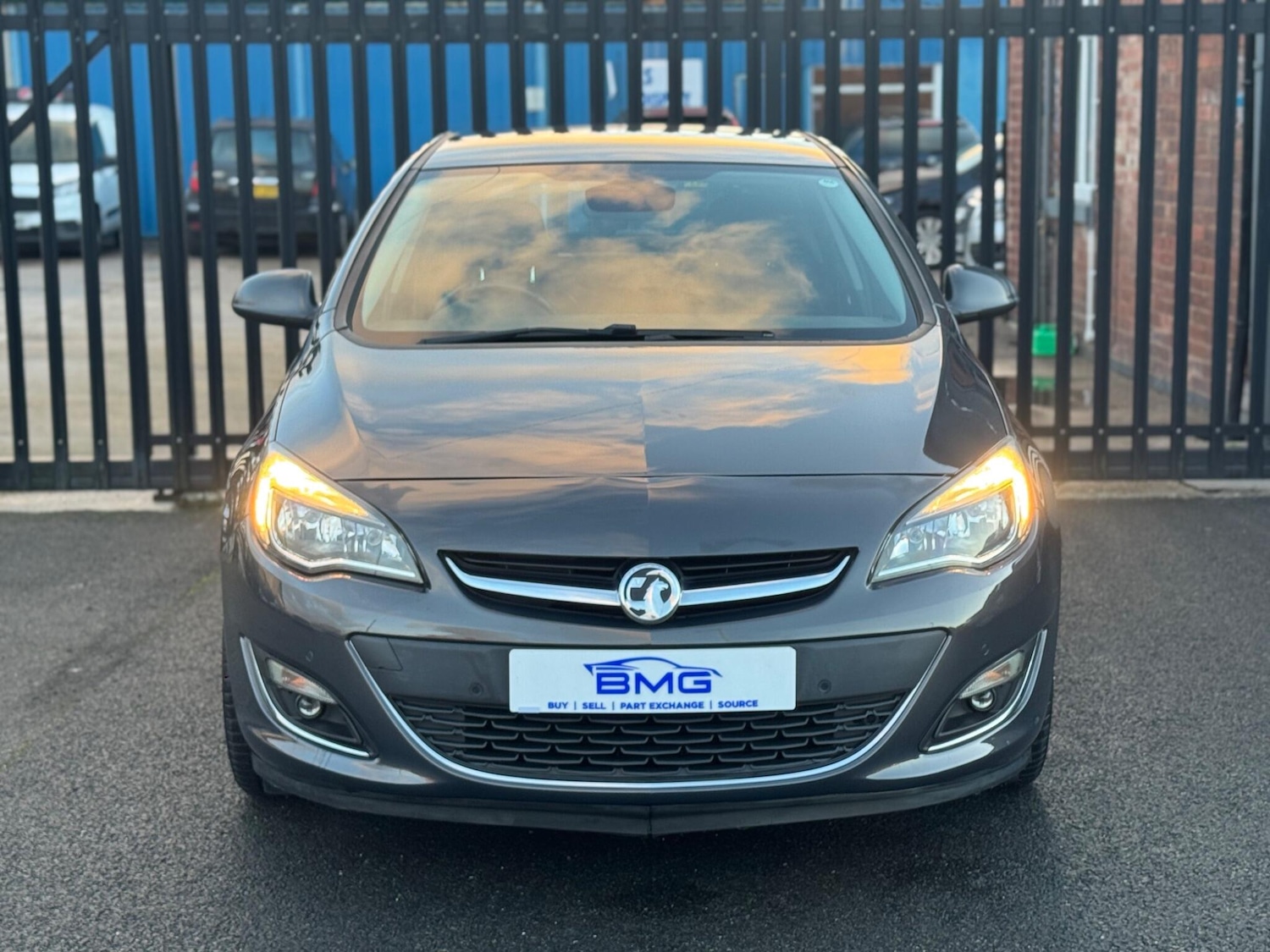 Used Vauxhall Astra 2013 for sale - 77255400: Photo 2