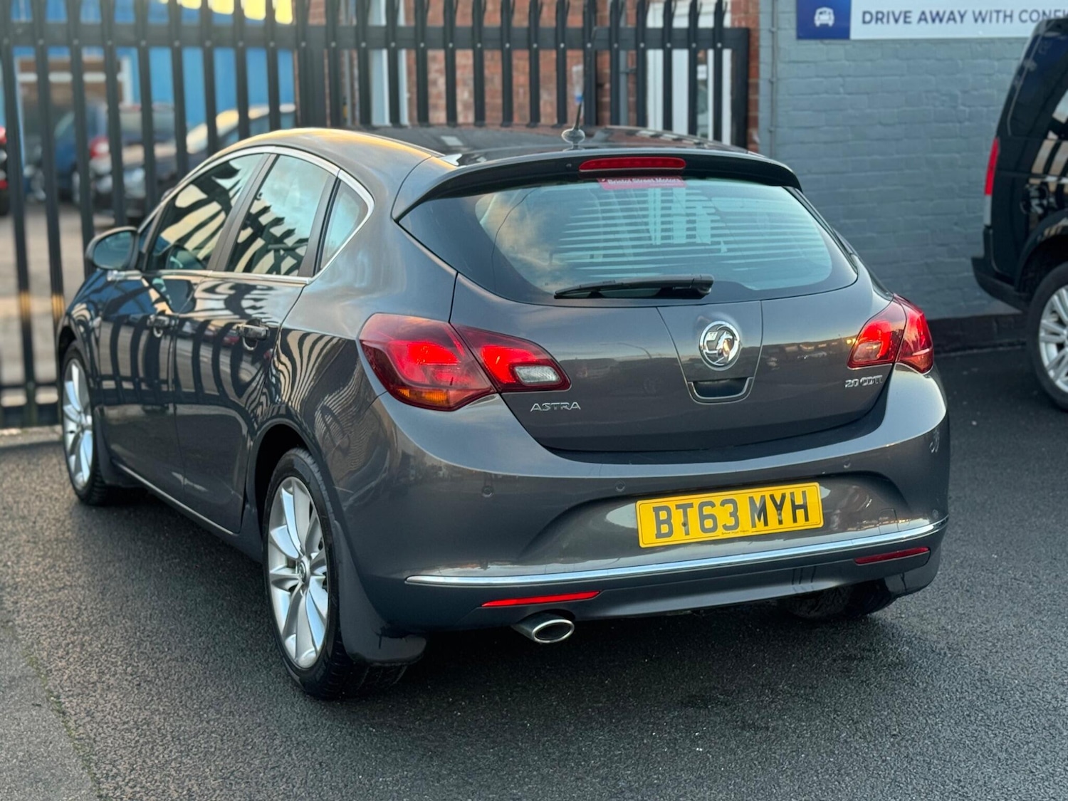 Used Vauxhall Astra 2013 for sale - 77255400: Photo 4