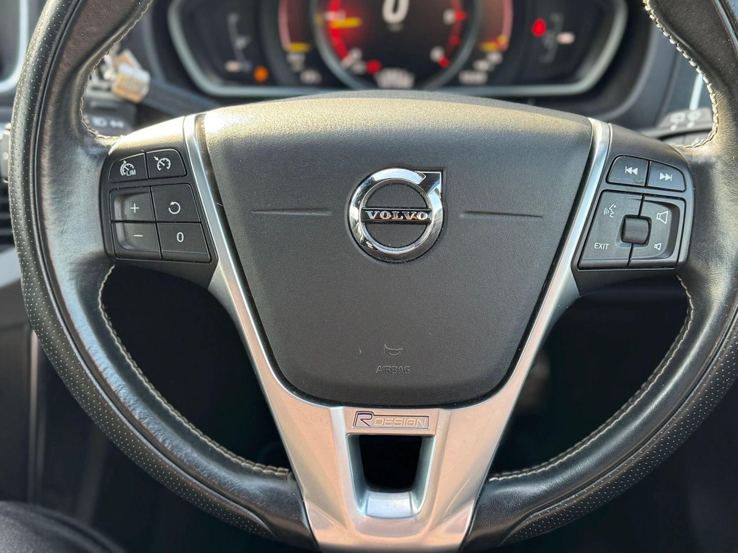 Used Volvo V40 2019 for sale - 77657491: Photo 10