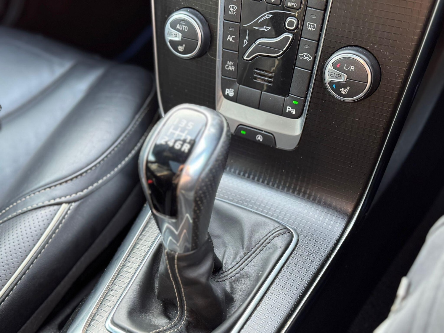 Used Volvo V40 2019 for sale - 77657491: Photo 16