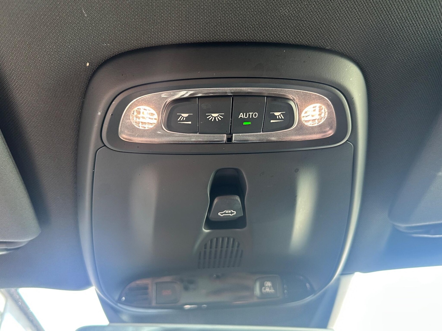 Used Volvo V40 2019 for sale - 77657491: Photo 22