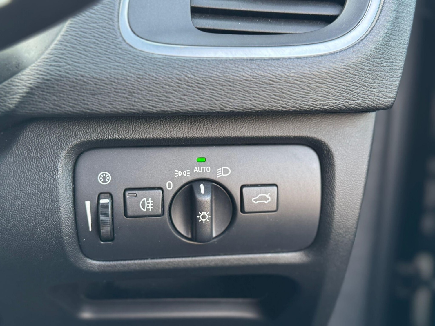 Used Volvo V40 2019 for sale - 77657491: Photo 23