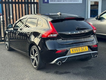 Used Volvo V40 2019 for sale - 77657491: Photo