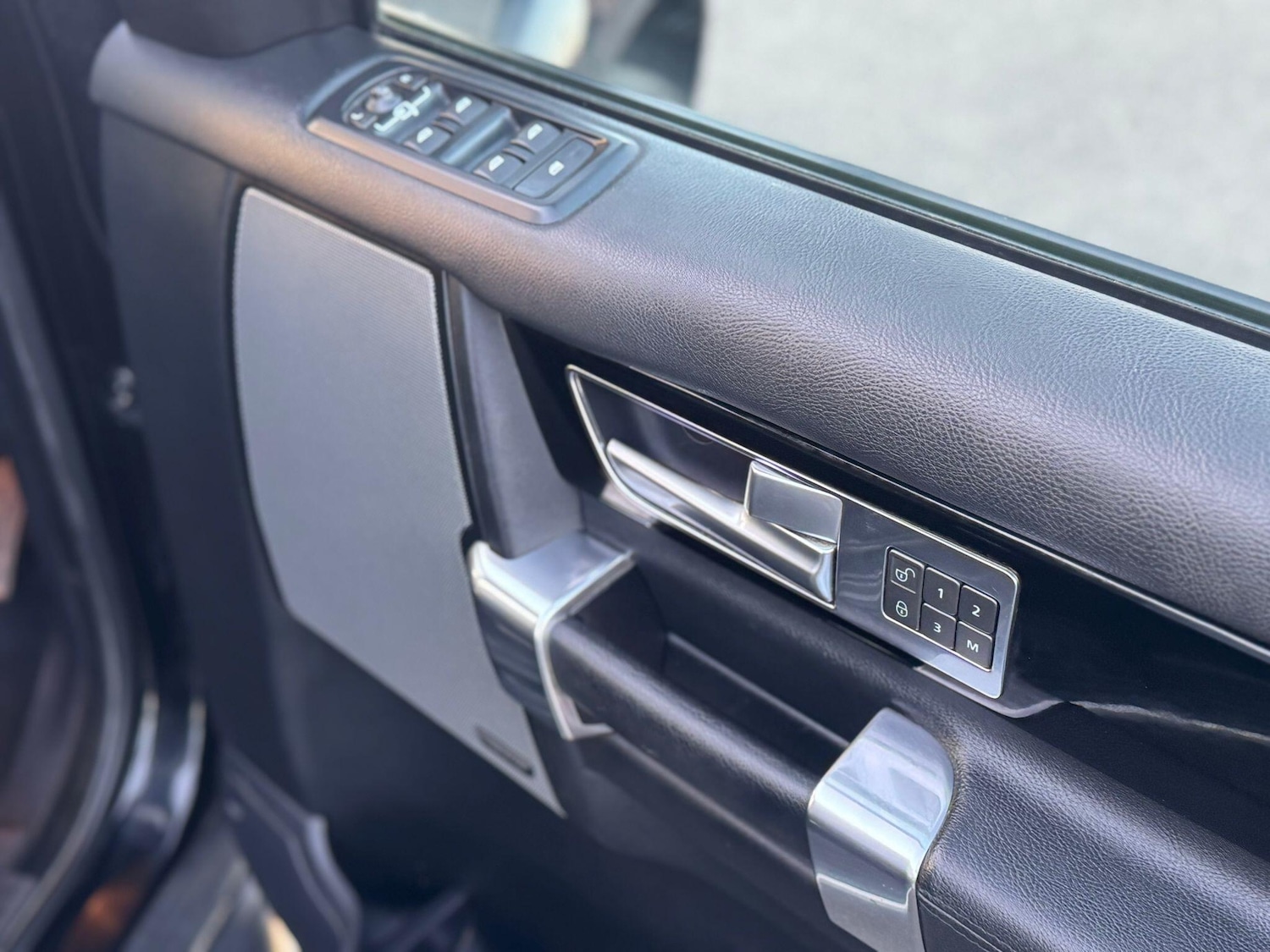 Used Land Rover Discovery 2015 for sale - 77926282: Photo 11