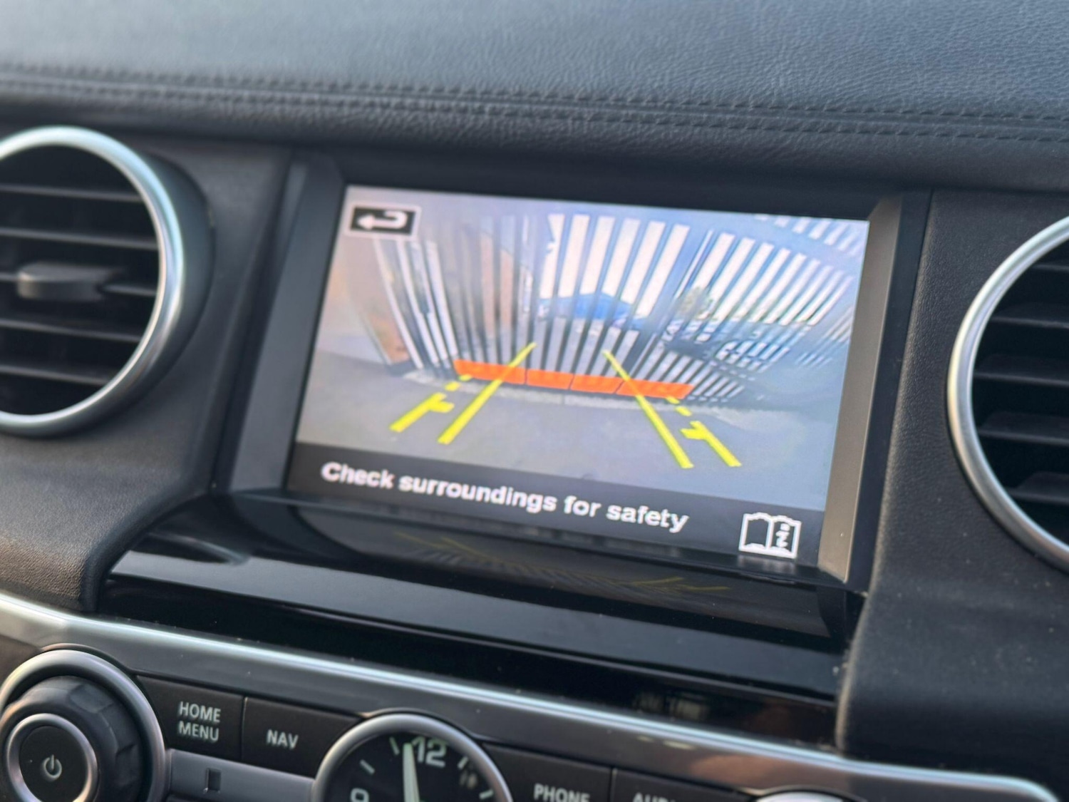 Used Land Rover Discovery 2015 for sale - 77926282: Photo 16