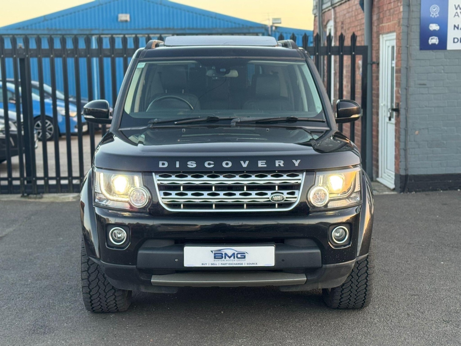 Used Land Rover Discovery 2015 for sale - 77926282: Photo 2