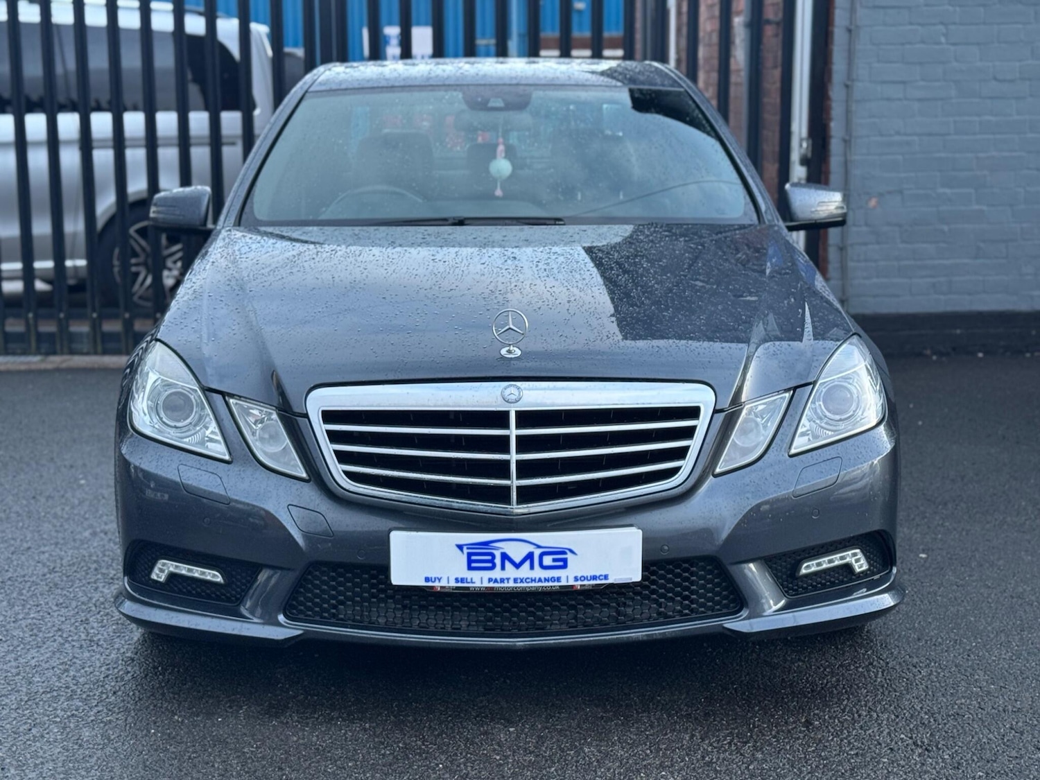 Used Mercedes-Benz E Class 2009 for sale - 77585917: Photo 2