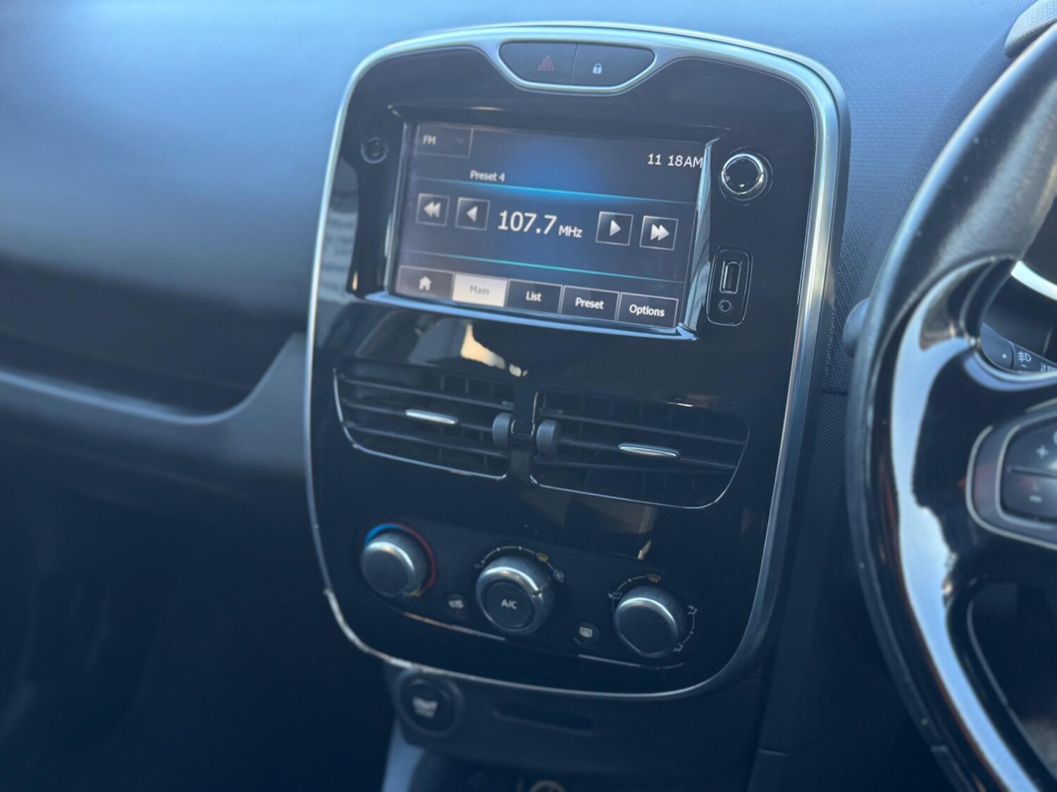 Used Renault Clio 2015 for sale - 77550142: Photo 14