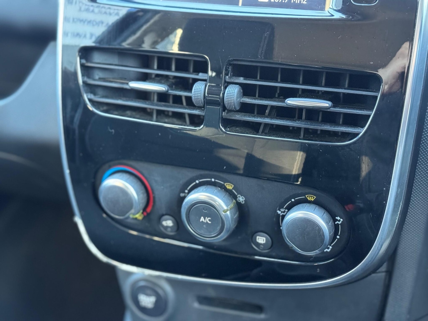 Used Renault Clio 2015 for sale - 77550142: Photo 17