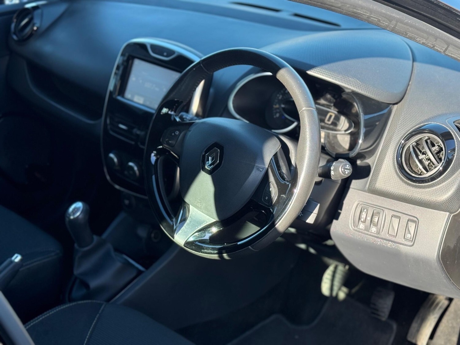 Used Renault Clio 2015 for sale - 77550142: Photo 7