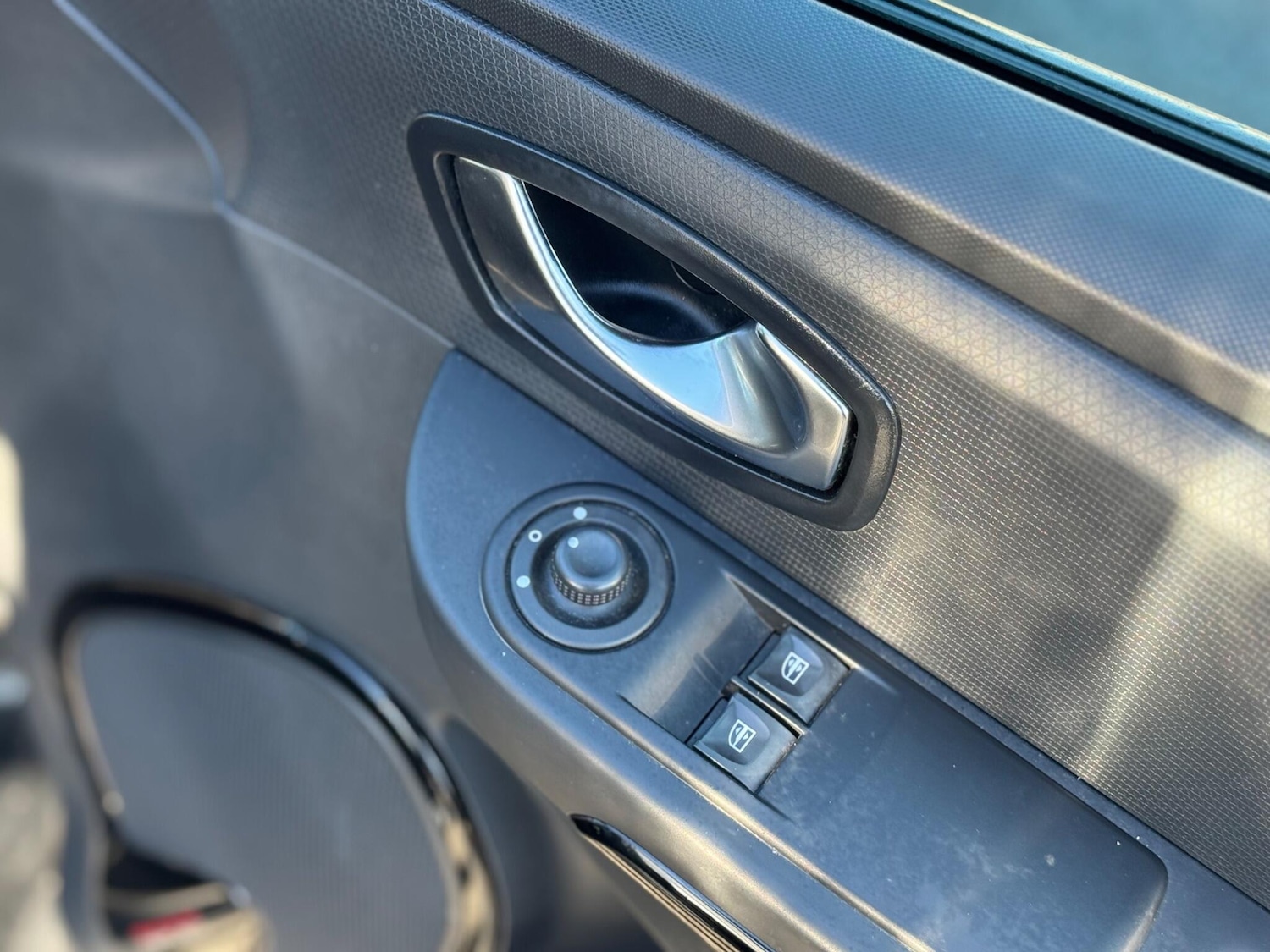 Used Renault Clio 2015 for sale - 77550142: Photo 8