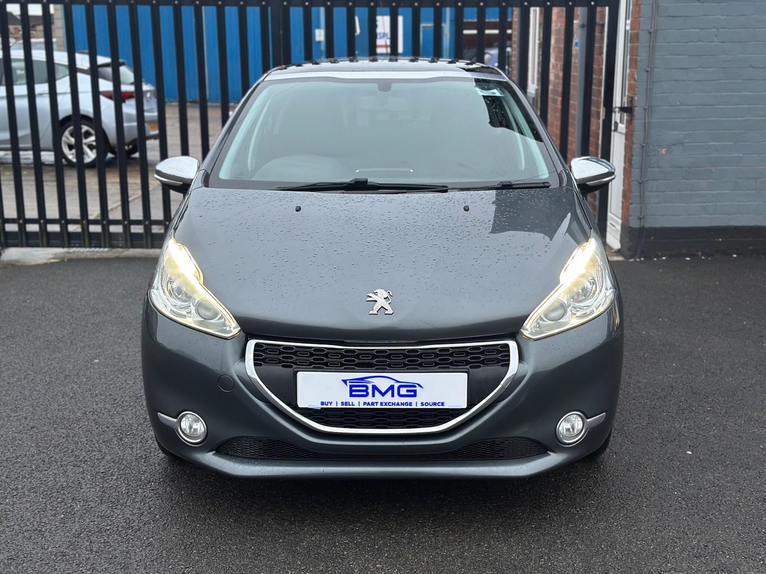 Used Peugeot 208 2015 for sale - 77166647: Photo 2