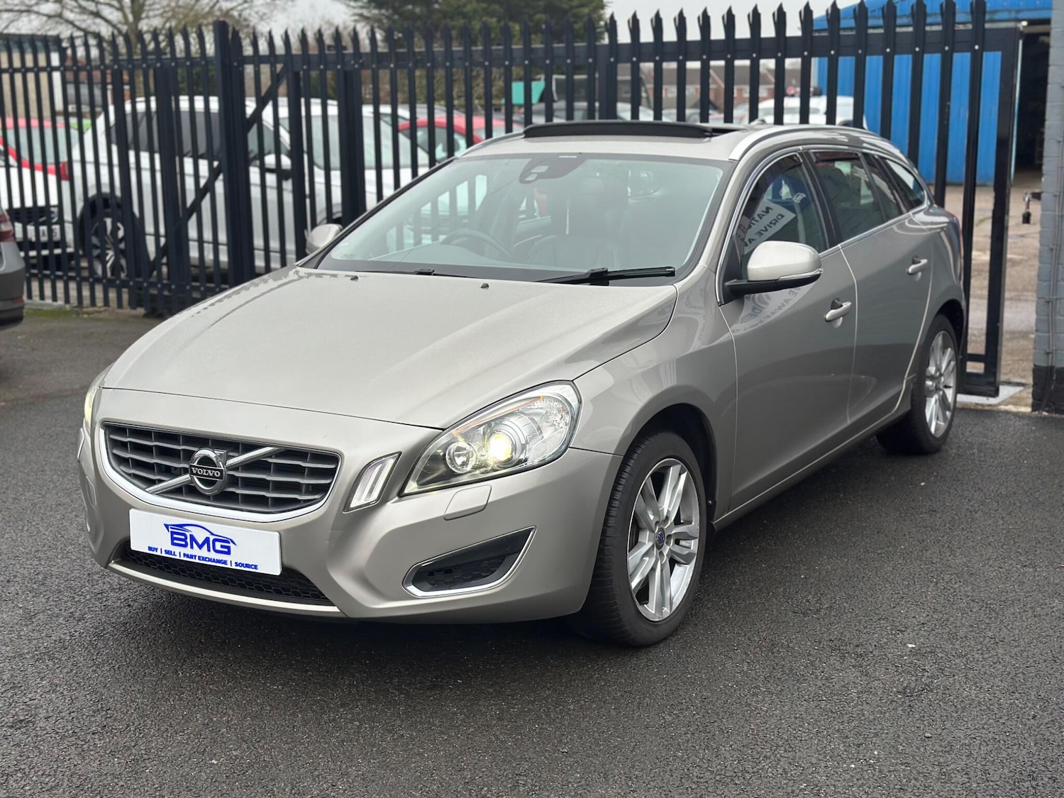 Used Volvo V60 2012 for sale - 77376462: Photo 3