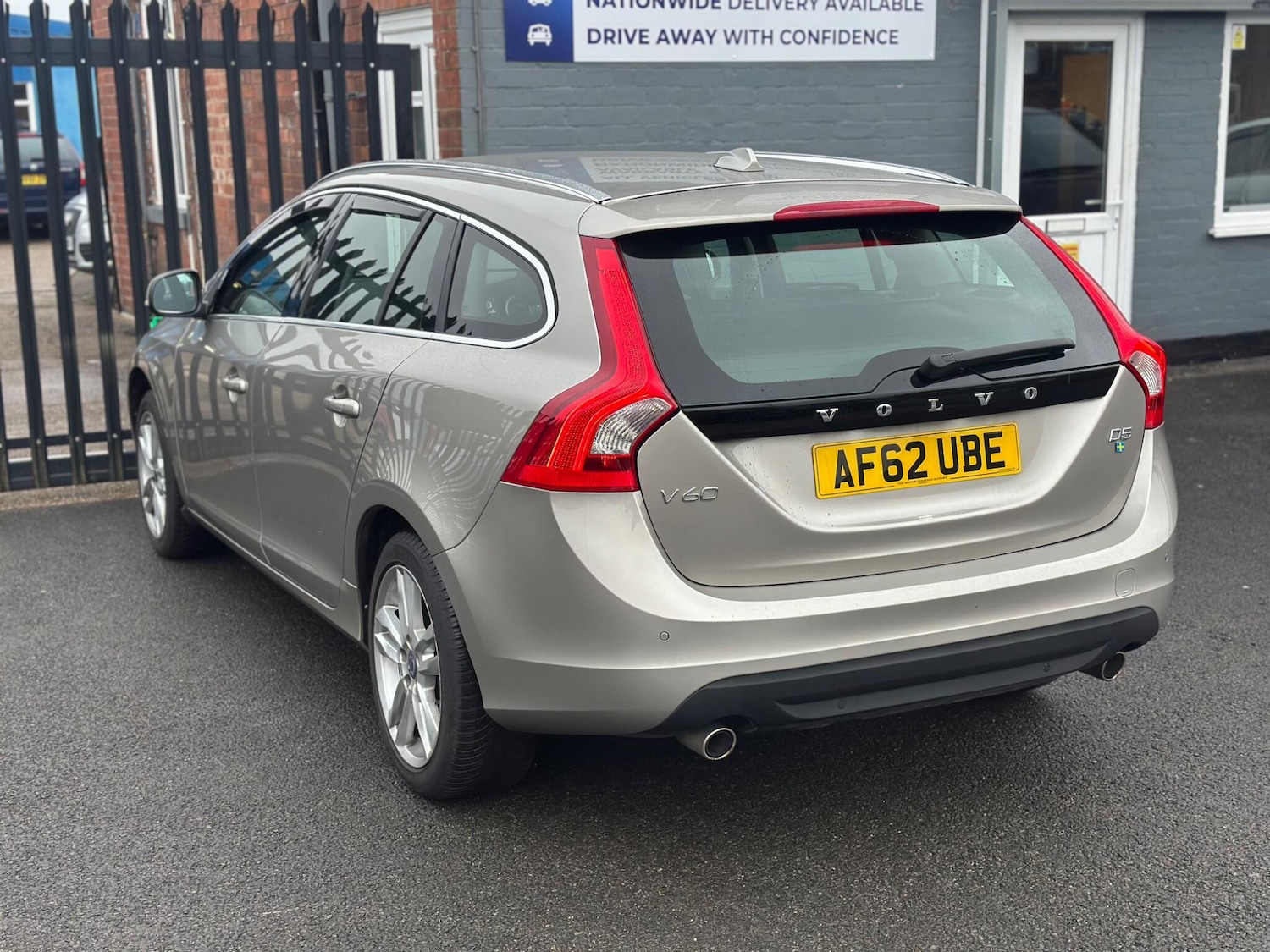 Used Volvo V60 2012 for sale - 77376462: Photo 4