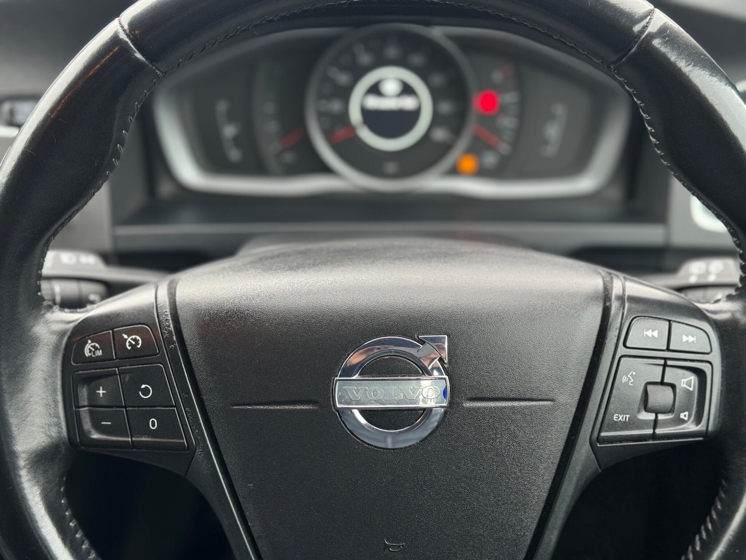 Used Volvo V60 2014 for sale - 77376123: Photo 10