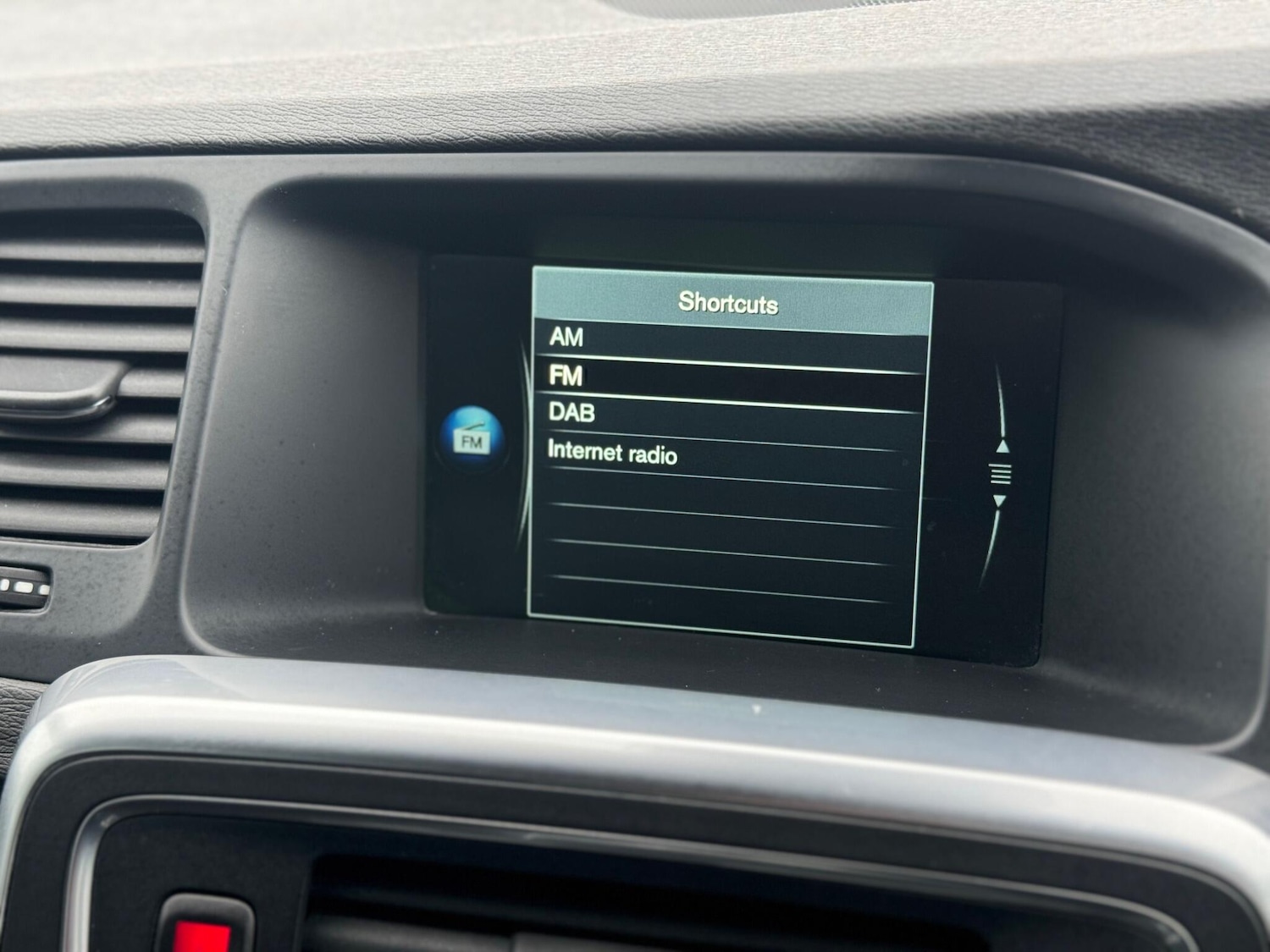 Used Volvo V60 2014 for sale - 77376123: Photo 15