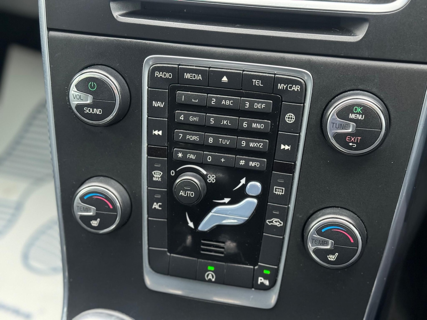 Used Volvo V60 2014 for sale - 77376123: Photo 17