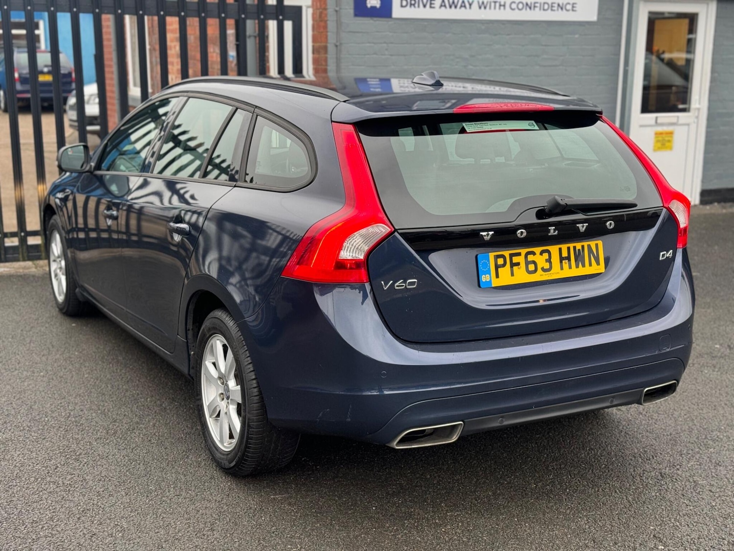 Used Volvo V60 2014 for sale - 77376123: Photo 6