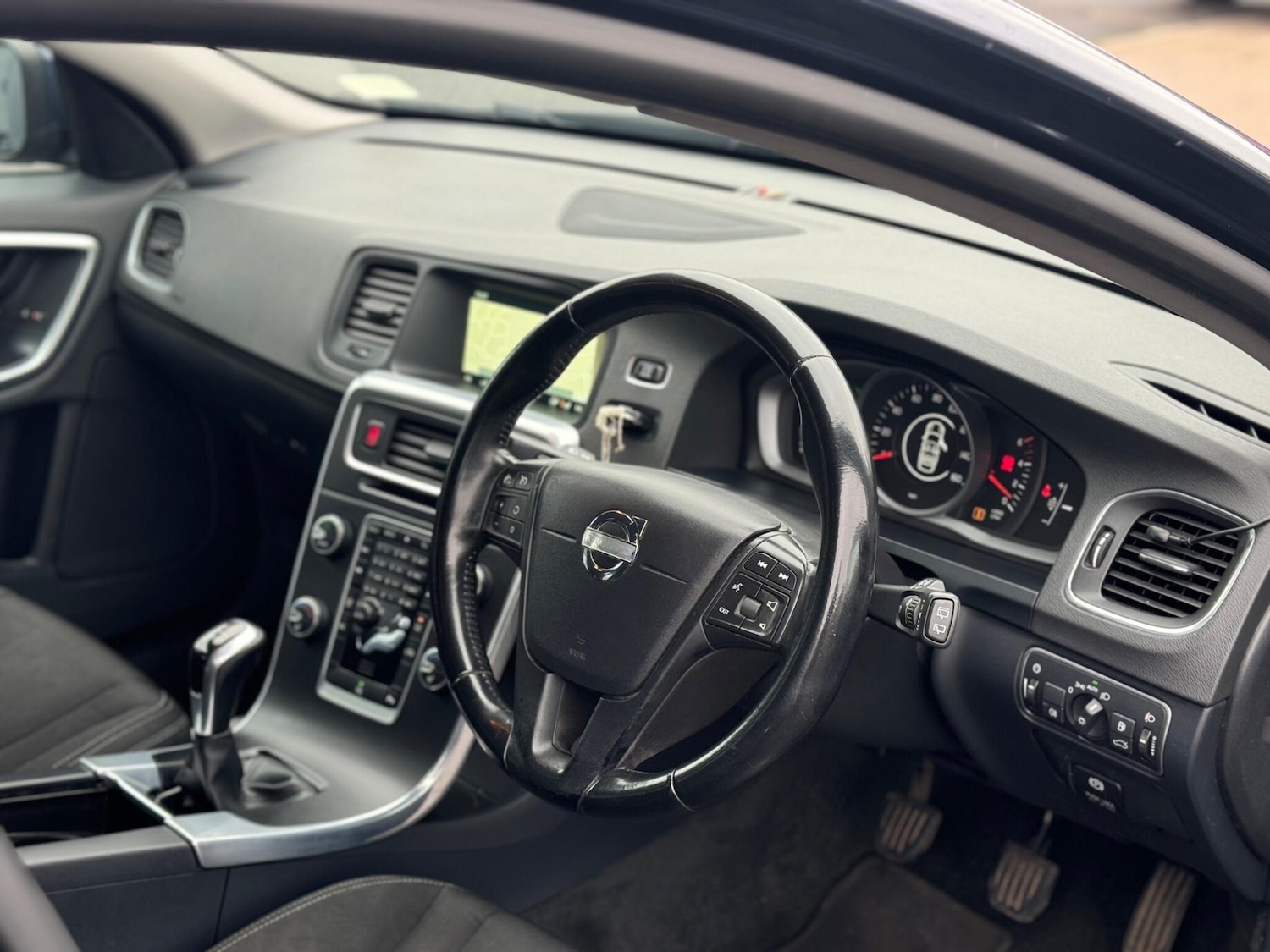 Used Volvo V60 2014 for sale - 77376123: Photo 9