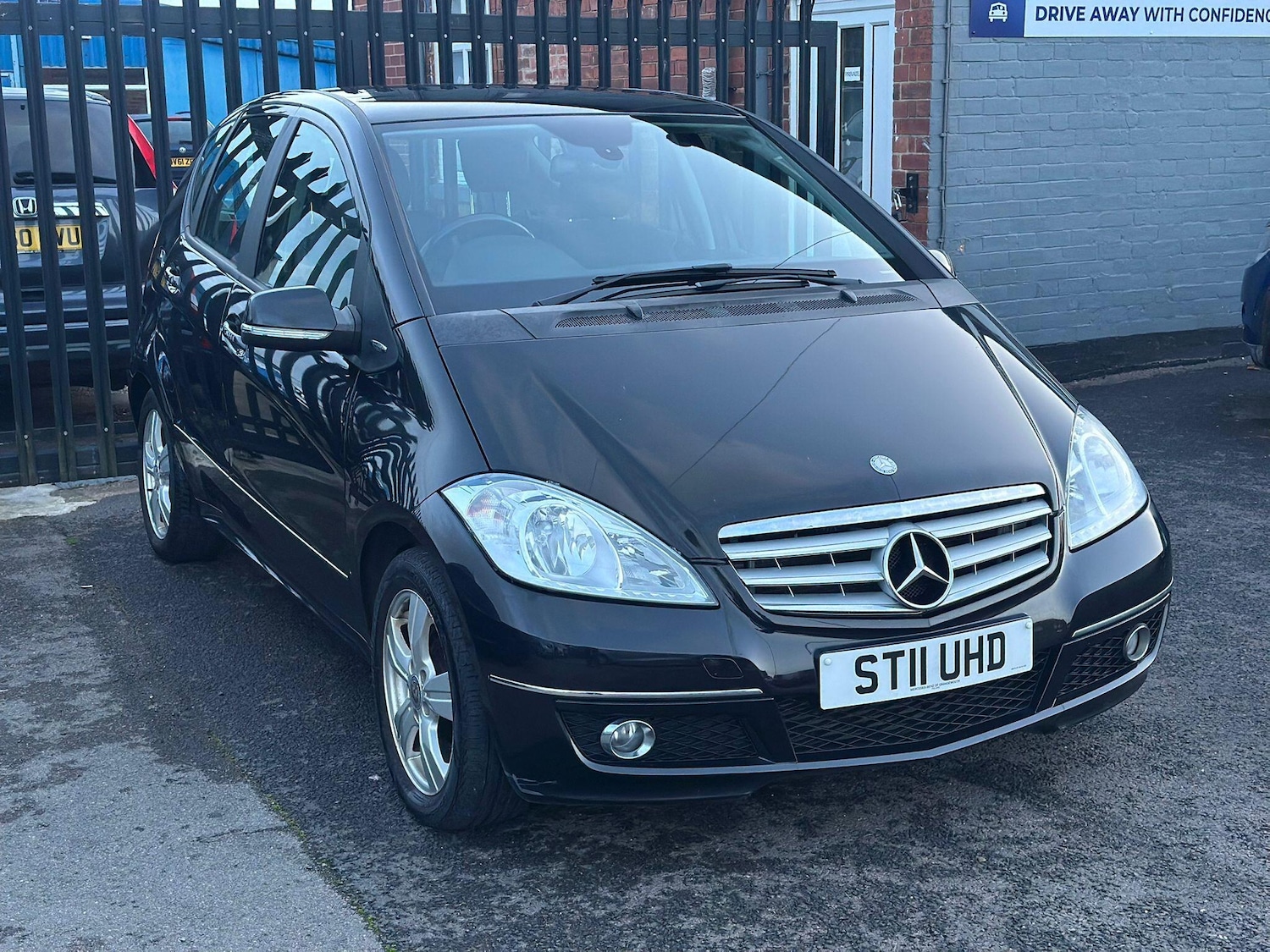 Used Mercedes-Benz A-Class 2011 for sale - 76572074: Photo 1