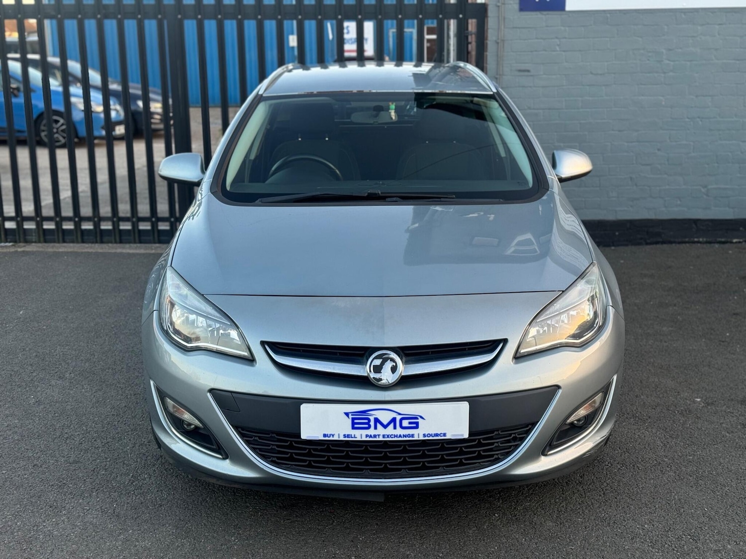Used Vauxhall Astra 2012 for sale - 77925730: Photo 2
