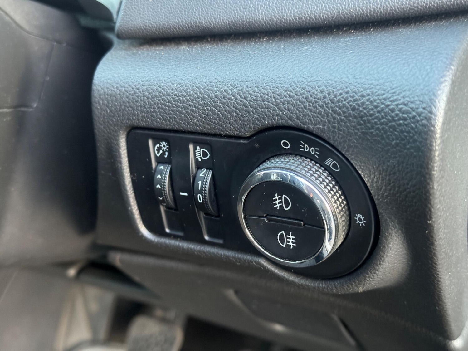 Used Vauxhall Astra 2012 for sale - 77925730: Photo 7