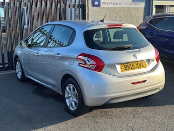 Used Peugeot 208 2015 for sale - 79212512: Photo