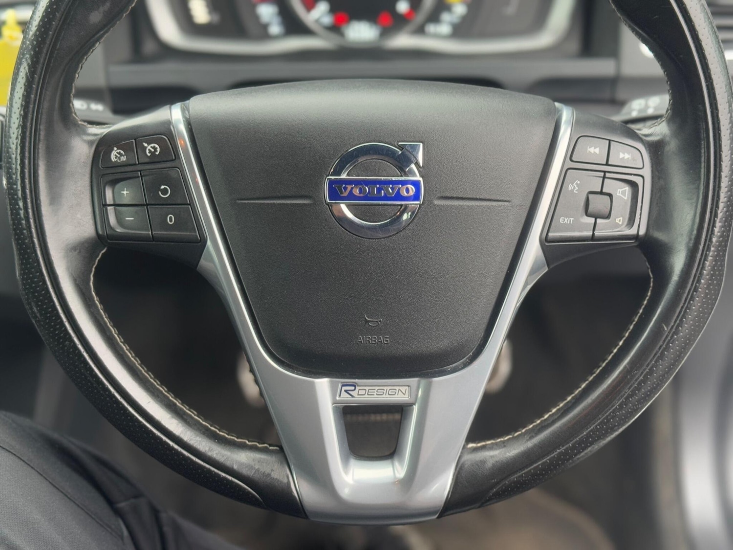 Used Volvo V60 2015 for sale - 77255384: Photo 10