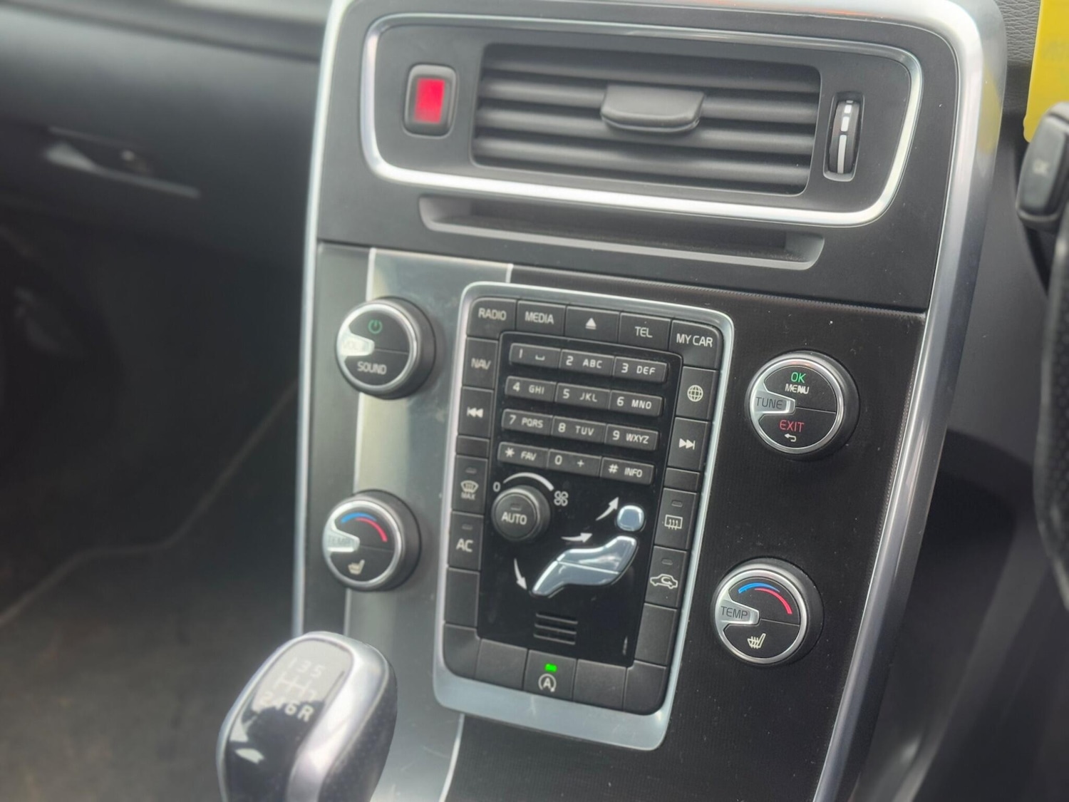 Used Volvo V60 2015 for sale - 77255384: Photo 16