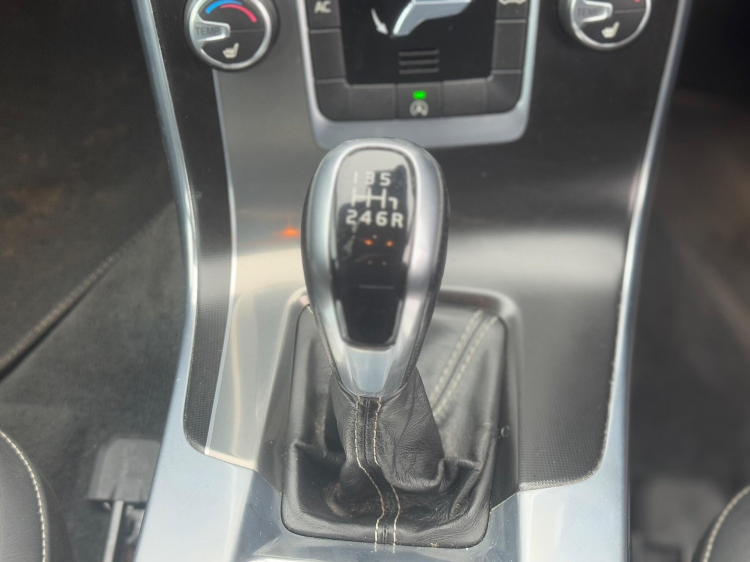 Used Volvo V60 2015 for sale - 77255384: Photo 17