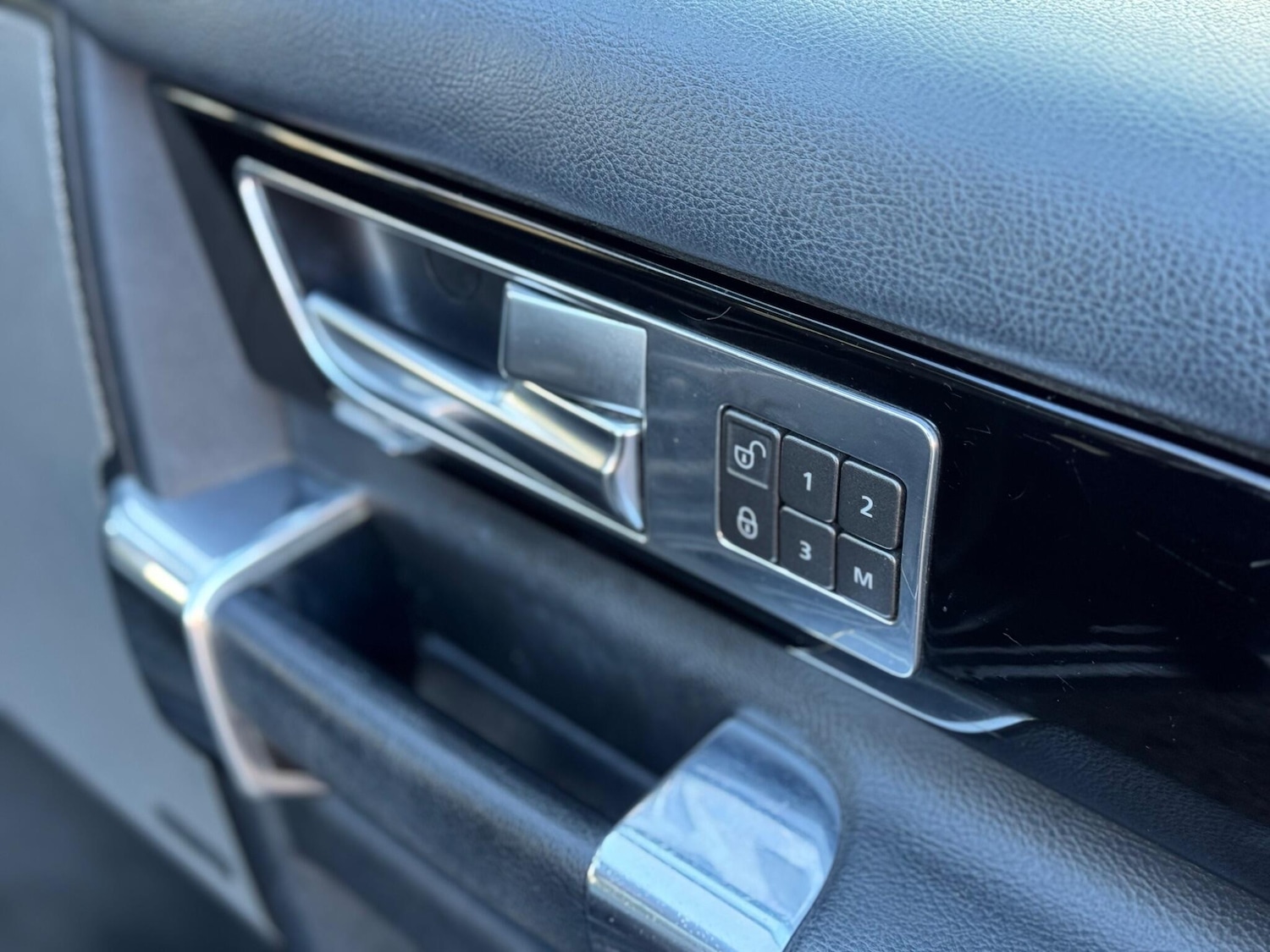 Used Land Rover Discovery 4 2012 for sale - 76701683: Photo 12