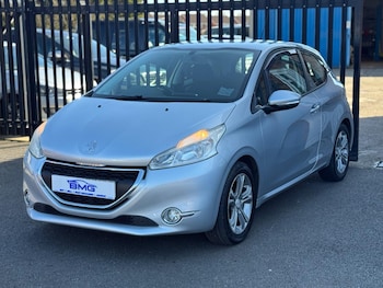 Used Peugeot 208 2012 for sale - 77882763: Photo