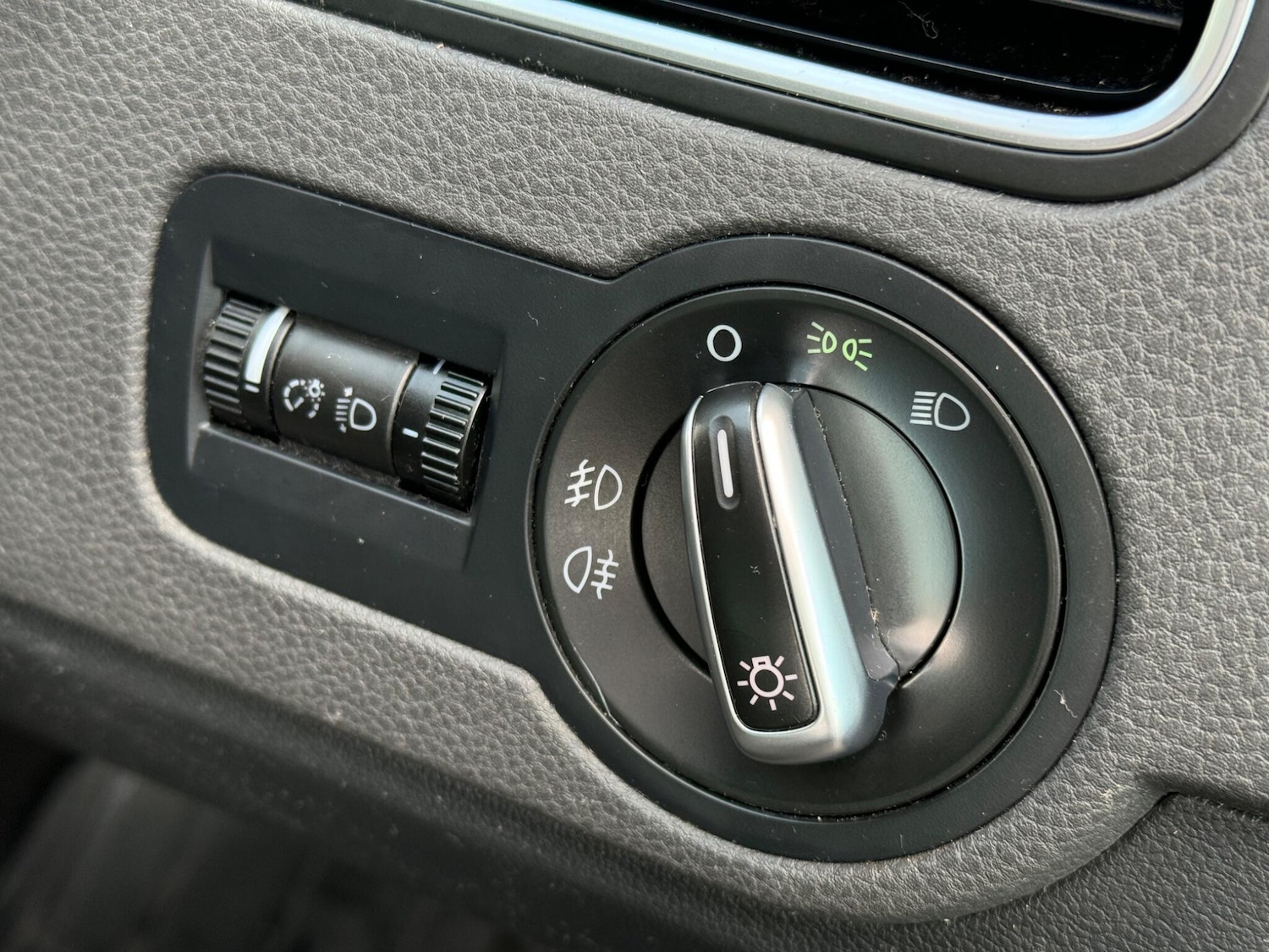 Used Volkswagen Polo 2014 for sale - 76765813: Photo 7