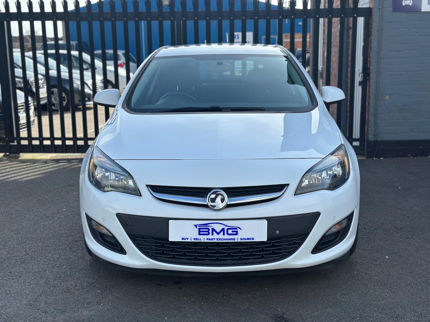 Used Vauxhall Astra 2015 for sale - 77670290: Photo 2