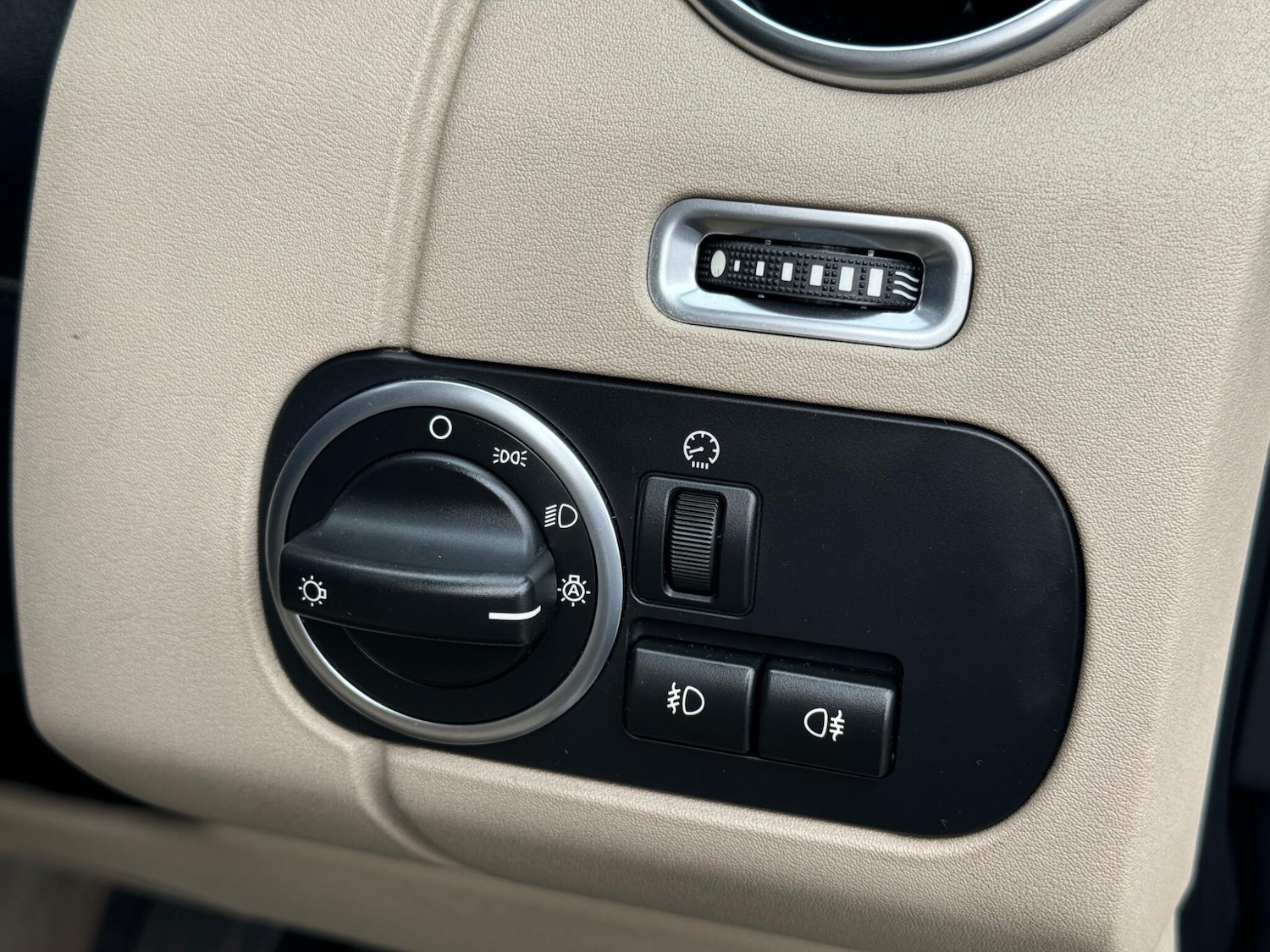 Used Land Rover Discovery 4 2012 for sale - 77456523: Photo 10