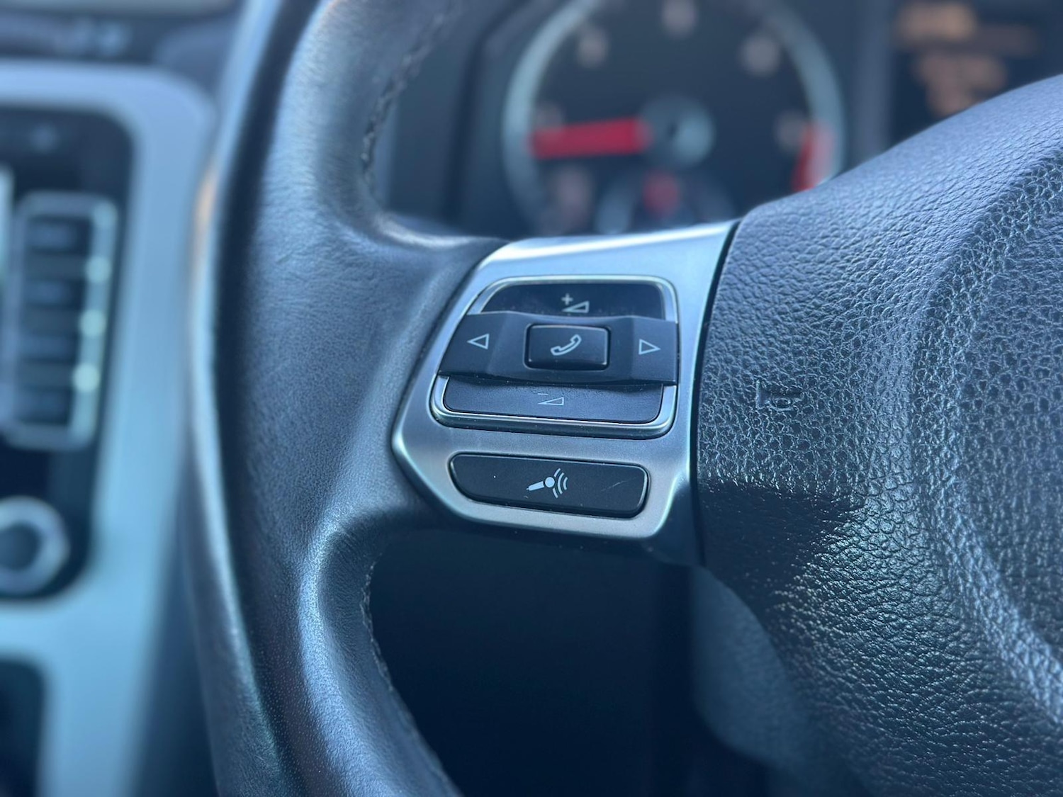 Used Volkswagen Scirocco 2011 for sale - 76765549: Photo 9