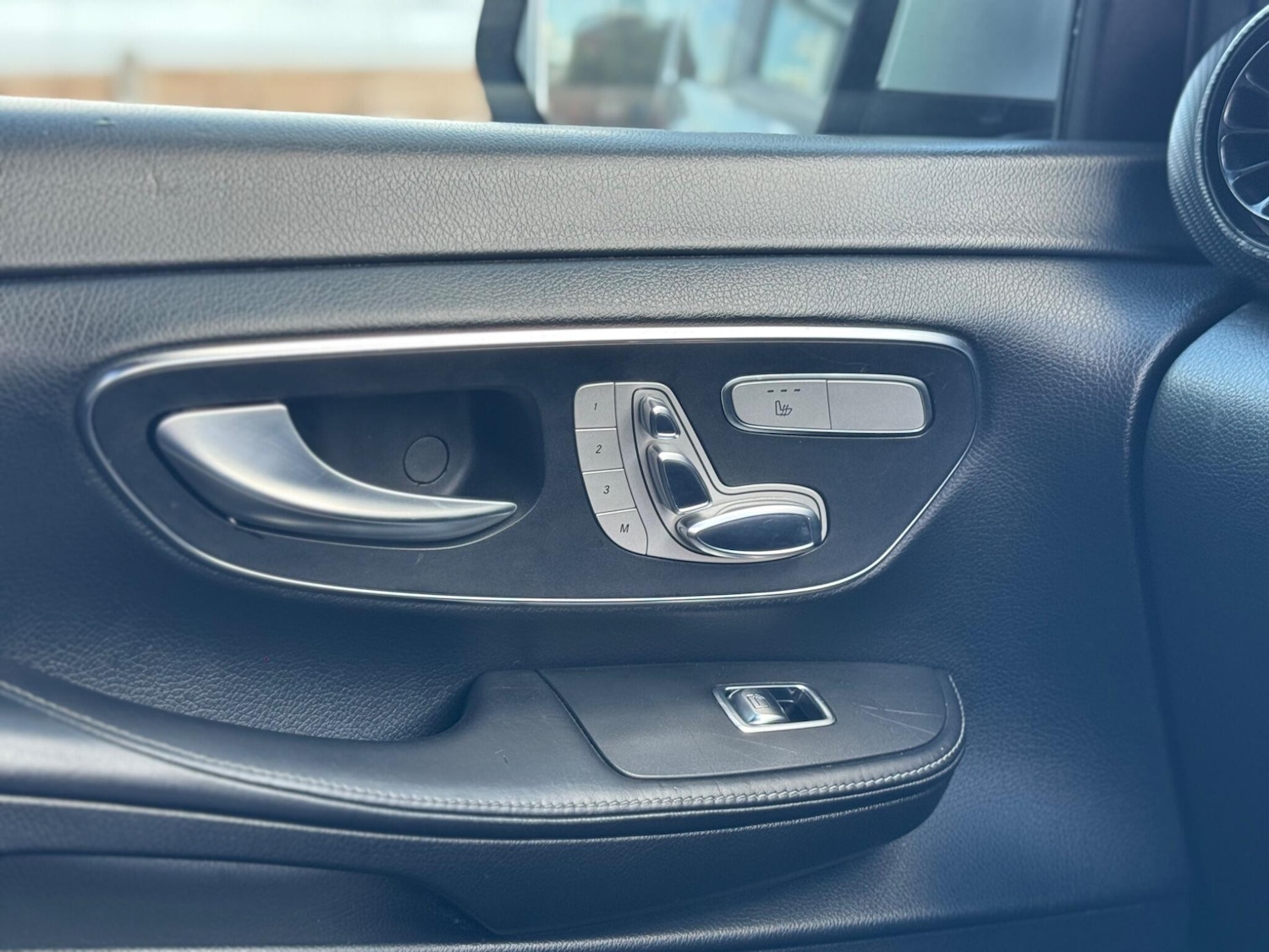 Used Mercedes-Benz V-Class 2020 for sale - 76987745: Photo 35