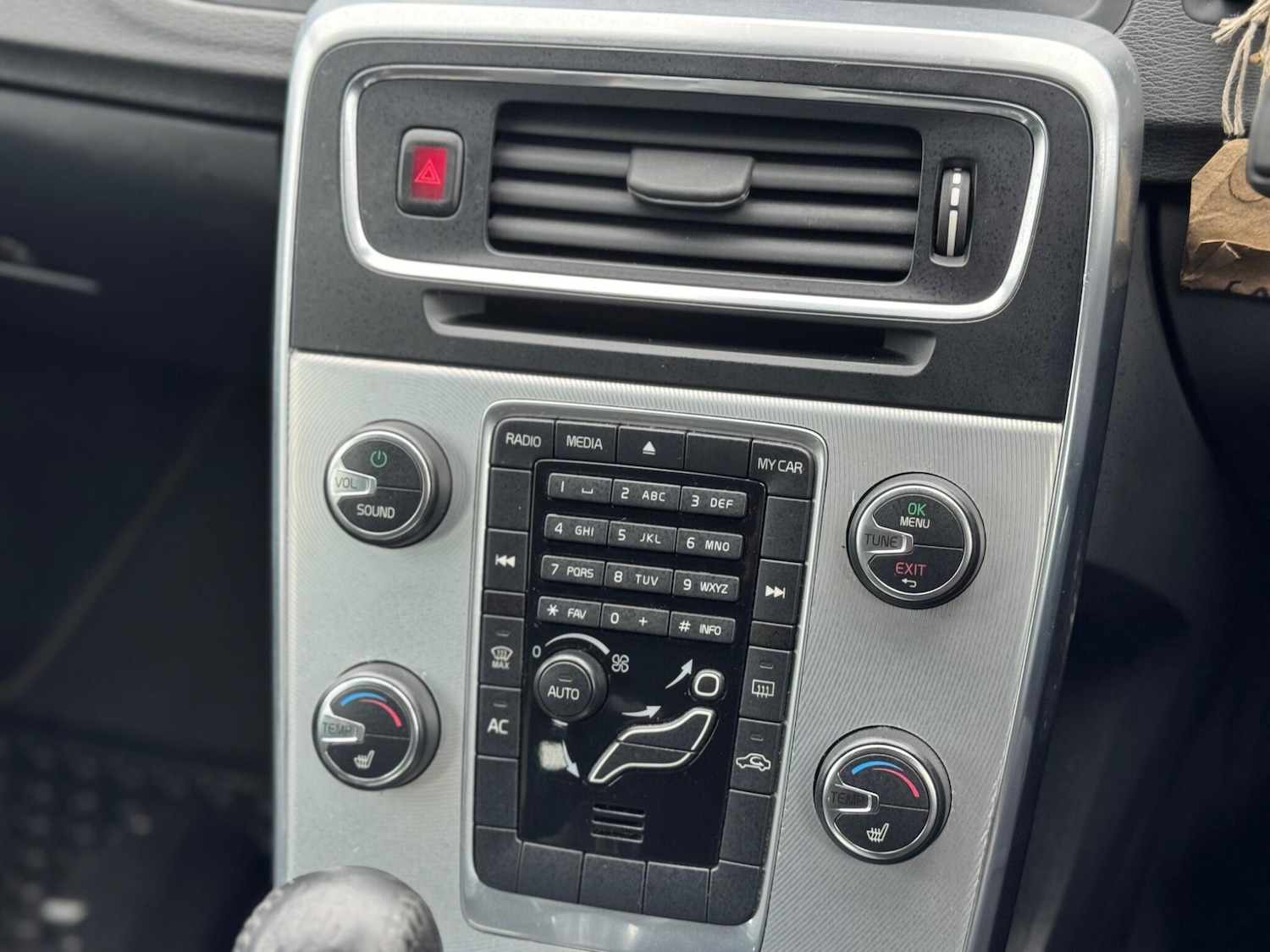 Used Volvo V60 2011 for sale - 77255381: Photo 16