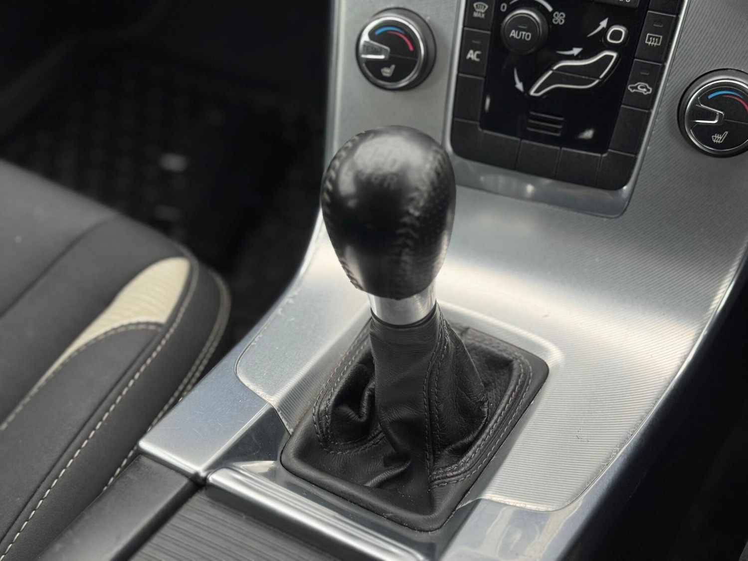 Used Volvo V60 2011 for sale - 77255381: Photo 18