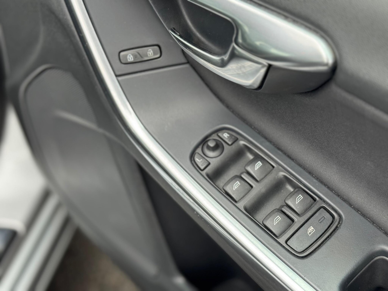 Used Volvo V60 2011 for sale - 77255381: Photo 8